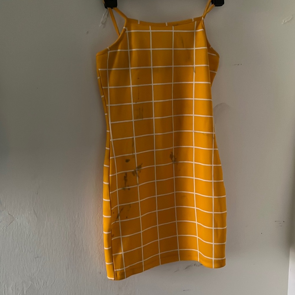 Short yellow dress